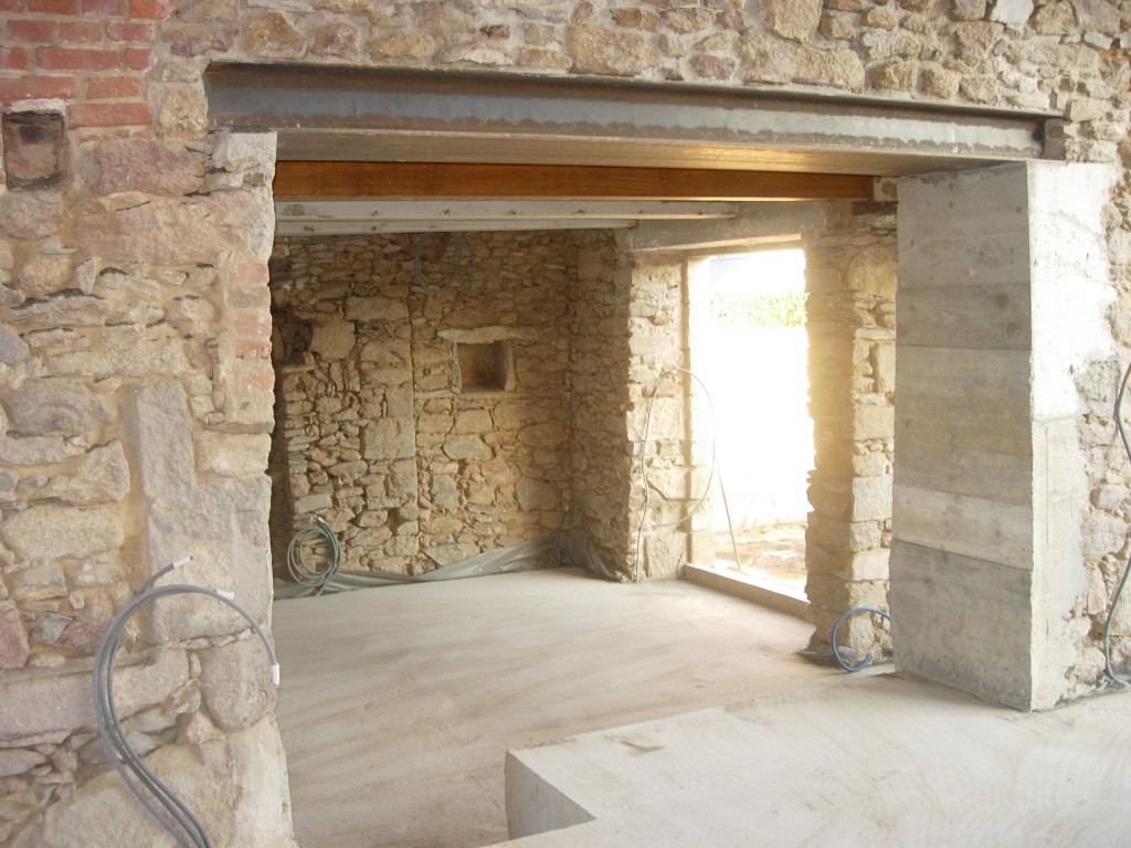 Ouverture de mur en pierre, en béton à Bethoncourt